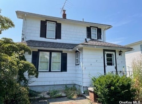 170 Great Neck Rd, Copiague NY  11726-3802 exterior