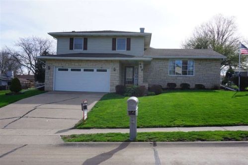 453 8th St, Park View, IA 52748-1032