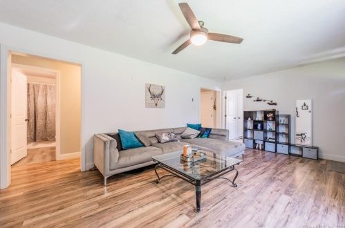 64 Laurelwood Rd, Groton CT  06340-4206 exterior