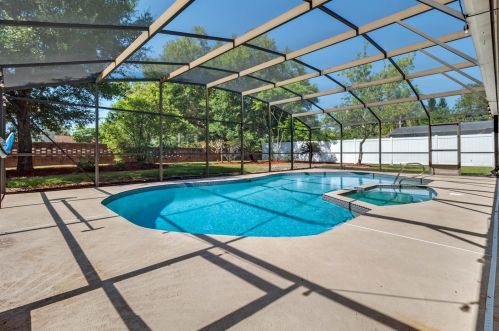 1637 Pinehurst Dr, Casselberry, FL 32707-5213