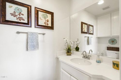 815 Vista Grande Dr, Santa Paula CA  93060-1335 exterior