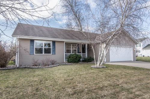 231 Royal Ridge Dr, Oconomowoc, WI 53066-5838