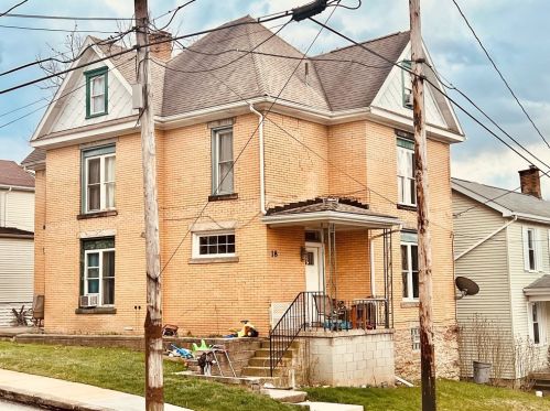 18 Blaine Ave, Manor, PA 15665-9751