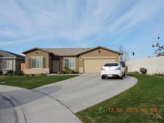 902 Vallarta View Ave, Bakersfield, CA 93307-7361