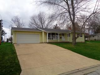 248 Barber Ave, Brewster, OH 44613-1104