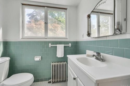 41 Goshen Ave, Washingtonville NY  10992-1117 exterior