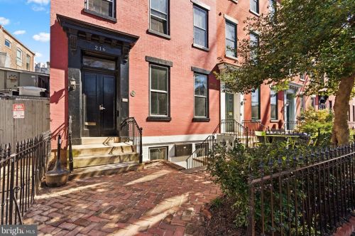 216 3rd St, Washington, DC 20003-1903