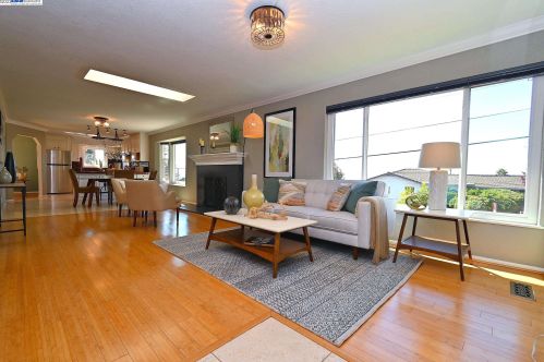 2400 Prosperity Way, San Leandro CA  94578-1125 exterior