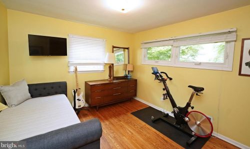 56 Roxboro Rd, Lawrence Township NJ  08648-3925 exterior