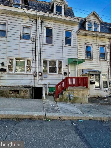 557 Market St, Primrose, PA 17901-2723