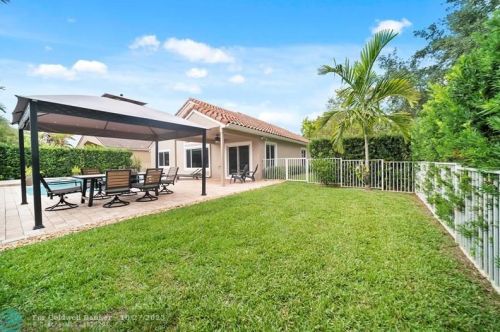 1277 144th Ter, Hollywood FL  33028-2925 exterior