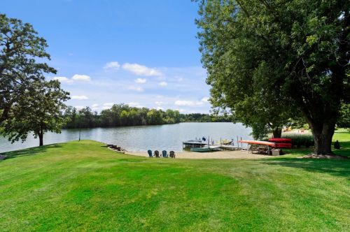875 Waterville Lake Rd, Oconomowoc, WI 53066-9254
