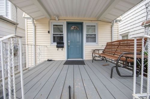 17 Bonta St, Floral Park, NY 11003-2104