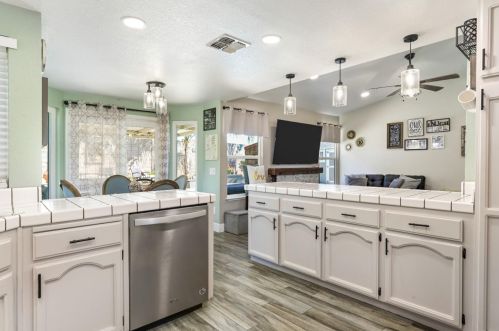 9901 Falcon Meadow Dr, Elk Grove CA 95624-2761 exterior