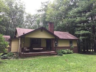 10 Apple Rd, Weishample, PA 17938-9430