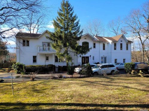 502 Deer Park Rd, Huntington Station, NY 11746-5237