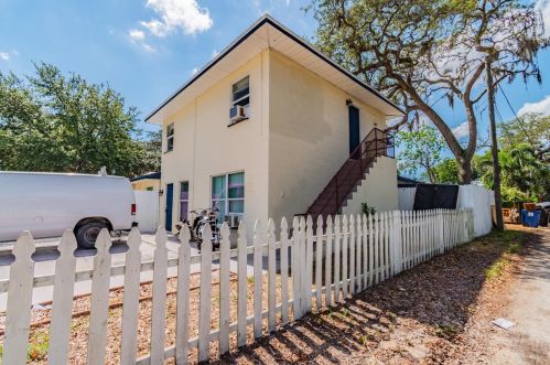 340 47th St, Saint Petersburg, FL 33713-7232