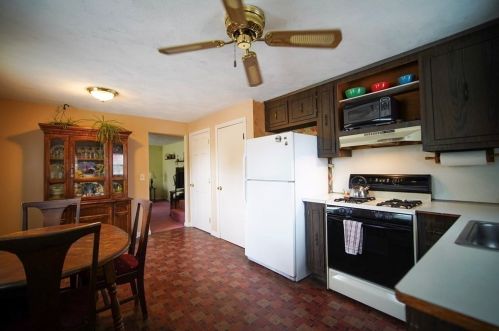 87 Hollis St, Brockton, MA 02302-1218