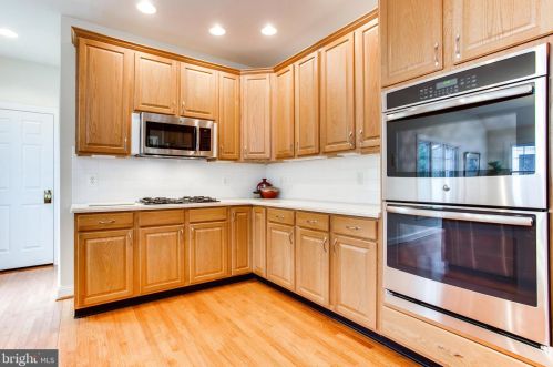 5594 Tucson Ct, Haymarket VA  20169-3145 exterior