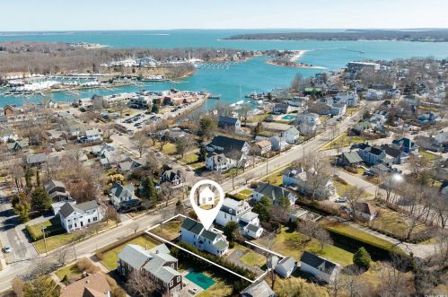 829 Main St, Greenport, NY 11944-1209
