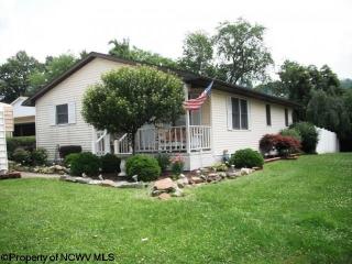 1208 Harvatis St, Morgantown, WV 26508-8757