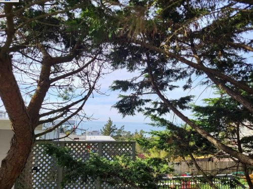 539 Monterey Rd, Pacifica, CA 94044-2064