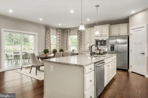 28 Winifred Dr, Hanover PA  17331 exterior