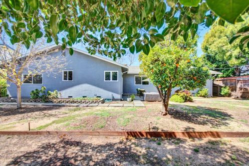 311 Edgewood Dr, Vacaville CA  95688-3602 exterior