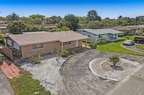 8490 10th St, Hollywood FL  33024-4939 exterior