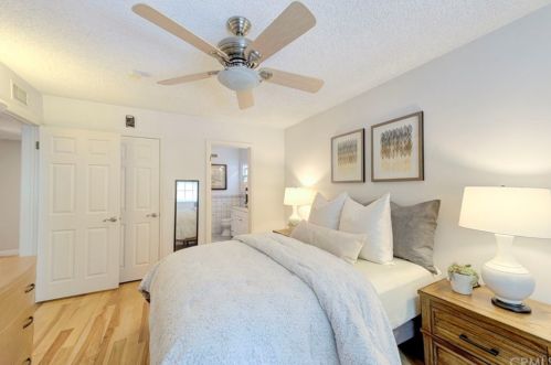 4865 Hazelnut Ave, Seal Beach CA  90740-3018 exterior