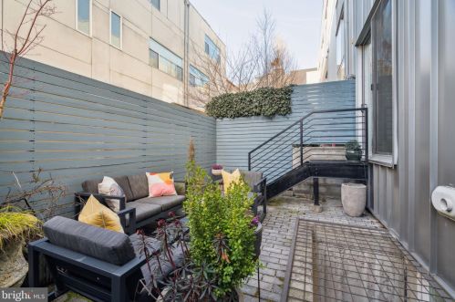 1114 Bodine St, Philadelphia PA  19147-5306 exterior