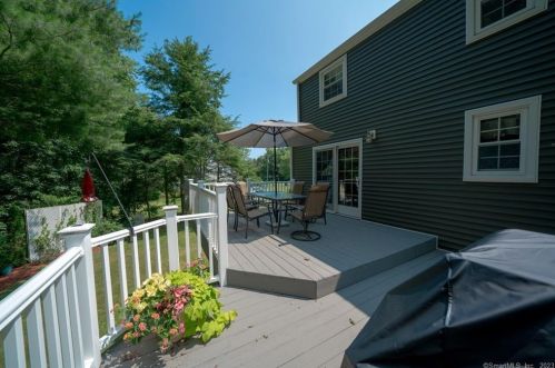 21 Hemlock Dr, Vernon, CT 06066-6209