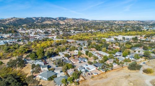 107 Capitol Hill Dr, Lake Nacimiento CA  93446-2730 exterior