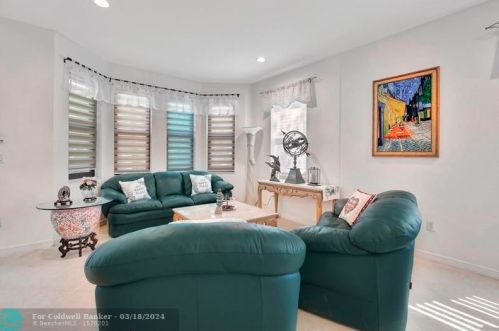 5098 168 Ave, Hollywood FL  33027-4913 exterior