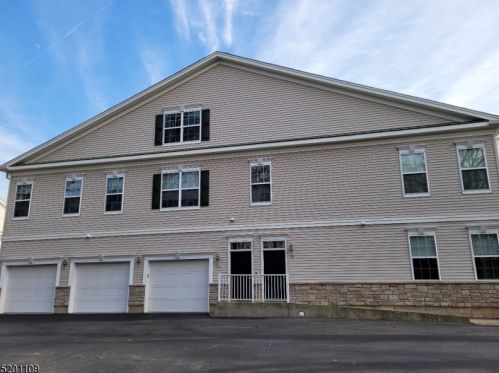 110 Stone Creek Ct, Whippany NJ  07981-2509 exterior