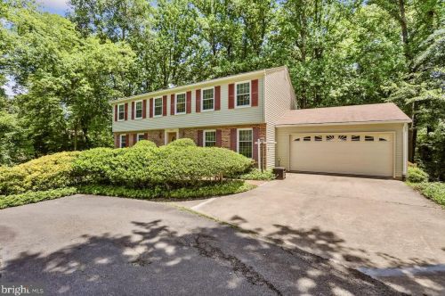 5900 Oak Ridge Ct, Springfield, VA 22015-2435