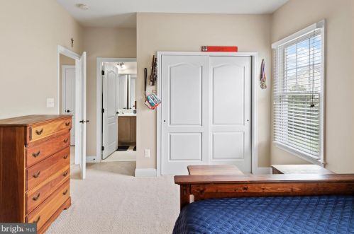 5737 Waterloo Bridge Cir, Haymarket VA  20169-8117 exterior