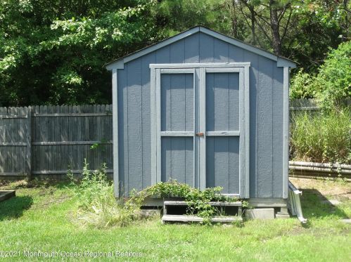 732 Palm Beach Dr, Lacey NJ  08731-4906 exterior