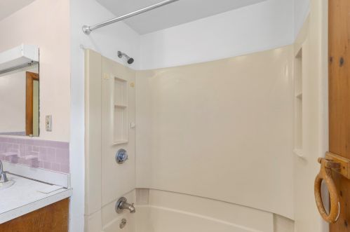 1 Cole St, Salem NH  03079-3931 exterior