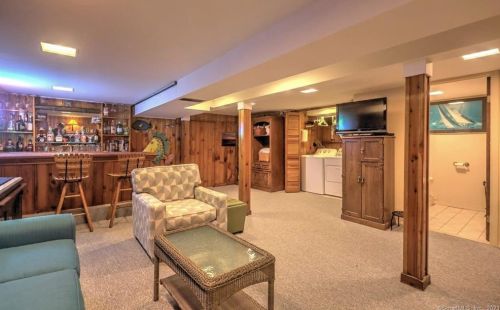 51 Westwood Rd, Milford CT  06461-2752 exterior