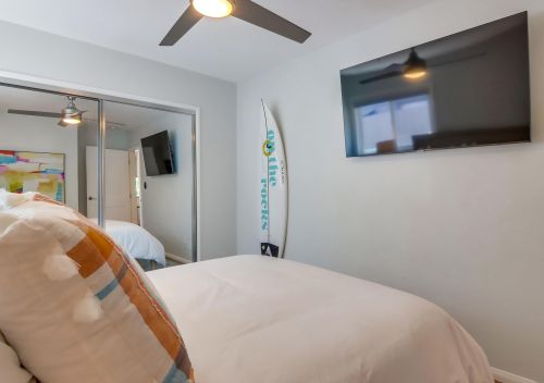 824 Anacapa Ct, San Diego CA  92109-8203 exterior