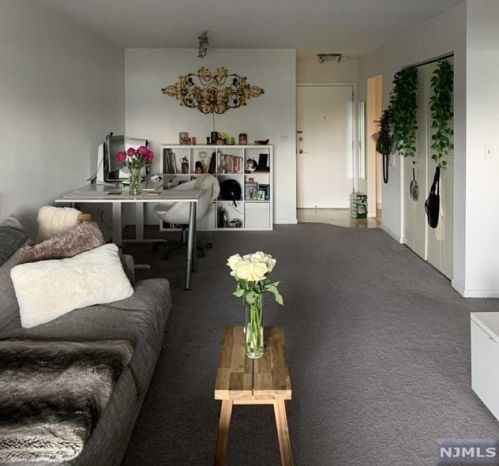 1111 River Rd, Edgewater NJ  07020-1335 exterior