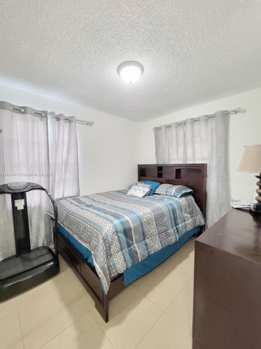 17 Suffolk Ave, Hialeah FL  33010-5035 exterior