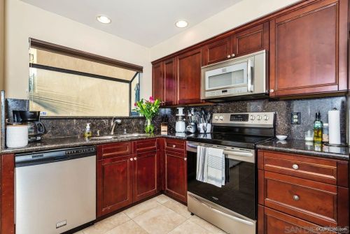 3802 Crown Pt Dr, San Diego CA 92109-6711 exterior