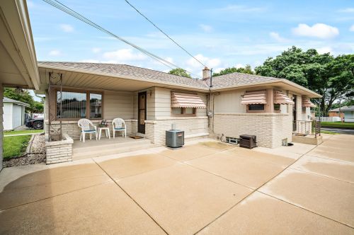 3231 85, Milwaukee WI 53227-4616 exterior