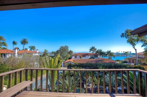 2980 Nichols St, San Diego CA  92106-3425 exterior