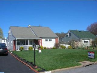 1009 Sanibel St, Philadelphia, PA 19116-3425