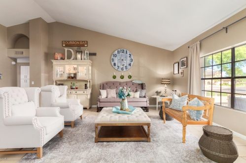 18 Riata Dr, Gilbert, AZ 85296-1144