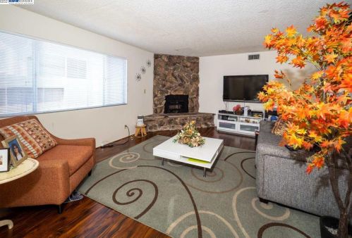 233 Dabner St, San Leandro, CA 94577-1453