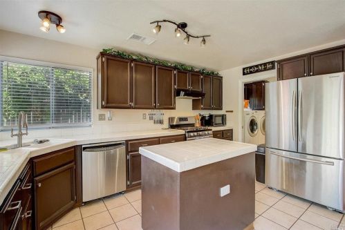 965 Turquoise St, Vacaville CA  95687-7859 exterior